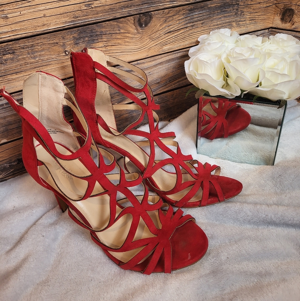 Red Heels - Picture 2 of 3
